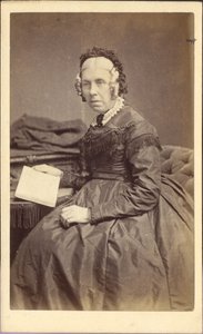 Kvinde med en bog, ca. 1860 (fotografi) af Unknown photographer