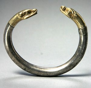 Armbånd (sølv og guld) af Urartian