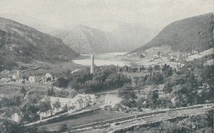 En irsk landsby Glendalough, 1910 af Valentine and Sons Ltd