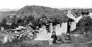 Crofters houses, Stornoway, Lewis, Western Isles, Skotland, 1924-1926. af Valentine and Sons Ltd