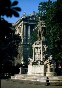 Monument til hyldest til den østrigske komponist Wolfgang Amadeus Mozart (1756-1791). Skulptur af Victor Tilgner (1844-1896) 1896. Wien, Burggarten, Østrig af Victor Tilgner
