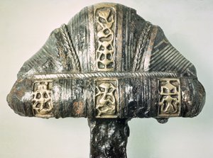 Detalje af et sværdgreb med stemplet dekoration (messing og jern) af Viking
