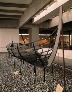 Vikingeskib (drakkar eller Langskip) fundet i Roskilde fjord, Danmark, ca. 1030 (eg, fyr, ask og elletræ)