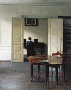 Et interiør med en kvinde, der spiller klaver, 1910