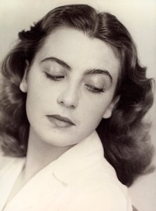 Portræt af ung kvinde, ca. 1940 (s/h-foto) af Vincenzo Balocchi