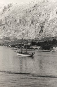 Hertugen af Aostas sejlbåd ud for Kotor, Kroatien, fra albummet 