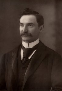 ""Solomon Joseph Solomon (1860-1927) engelsk portræt- og vægmaler. I Første Verdenskrig introducerede han brugen af Camouflage i den britiske hær. (woodburytype)