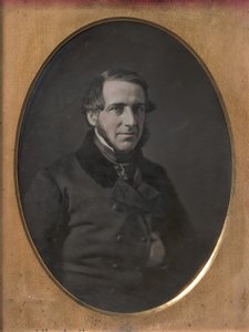 Midaldrende mand med skæg med hagerem, håndgemt inde i jakke med knapper, 1840