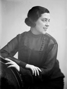 Portræt af Anita Pittoni, ca. 1933 (s/h-foto)