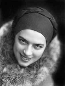 Portræt af Anita Pittoni, ca. 1940 (s/h-foto)