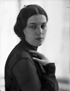 Portræt af Anita Pittoni, ca. 1940 (s/h-foto)