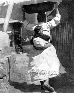 En koreansk kvinde med en baby på ryggen, 1936.