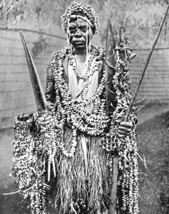 En heksdoktor, Uganda, Afrika, 1936.