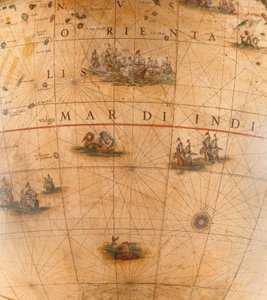 Stort par bibliotekskloder, den jordiske 1645/48, den himmelske efter c.1630 af Willem Blaeu