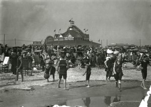 Strandscene, Coney Island, ca. 1910-21 af William Davis Hassler