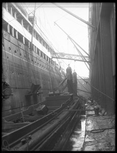 Kuldampskib med bærbare spandtransportører, 1912 bw-foto af William Davis Hassler