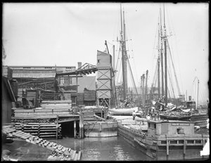 Kajer og både på uidentificeret havnefront, muligvis Harlem River, Inwood, New York, ca. 1910 af William Davis Hassler