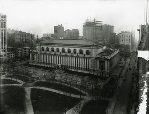 New York Public Library og Bryant Park, ca. 1910-21 af William Davis Hassler
