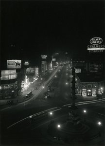 Natteudsigt i Columbus Circle, ca. 1910-21 af William Davis Hassler