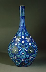 Flaskevase, fremstillet af William de Morgan & Co., dekoreret af James eller John Hersey, Sand