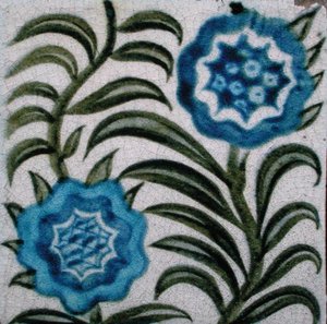 Flise med stiliserede blomster (keramik) af William de Morgan