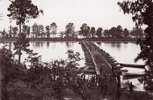 Pontonbro over James River, ca. 1864.