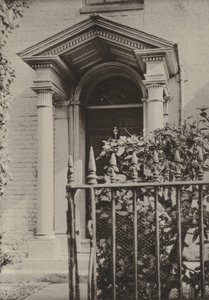 Doorway, Cranbrook, Kent (s/h-billede) af William Galsworthy Davie