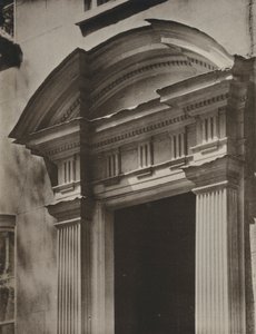 Doorway, The Conservative Club, Lewisham (s/h-billede) af William Galsworthy Davie