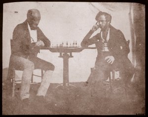 Nicolaas Henneman overvejer sit træk i et spil skak, september 1841 (saltpapirtryk fra kalotypenegativ) af William Henry Fox Talbot
