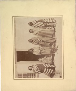 Gruppe på fem indianske kvinder med ung pige og baby, 1871 (sepia-billede) af William Hicks Jackson