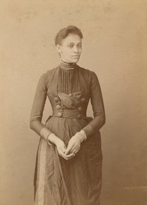 Kabinetskort af en kvinde, 1885-1892. af William J. Kuebler