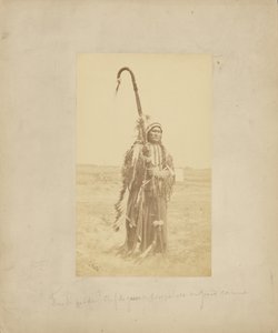 Powder Face, arapahoernes krigshøvding, [i krigstøj].
