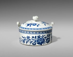 Smørbalje, ca. 1770-1783 (soft-paste porcelæn med transfer print) af Worcester Porcelain Manufactory