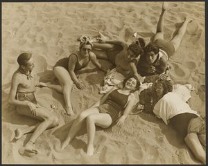 [Coney Island] af Yasuo Kuniyoshi
