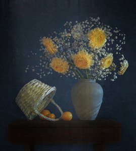 Hyggeligt stilleben med blomster