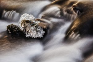 Krystal-isstrøm af Yoshizumi Suzuki