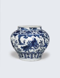 En usædvanlig sjælden og vigtig blå og hvid krukke, Guan af Yuan Dynasty Chinese School