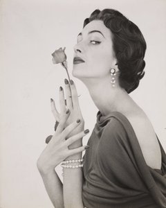 Kvinde med en rose, ca. 1960