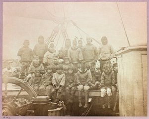 Arktisk ekspedition (1875-1876) af kaptajn George Nares (1831-1915): Gruppe af indfødte på 