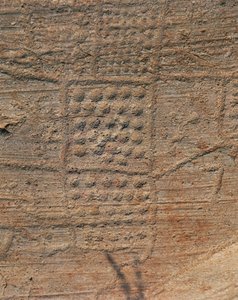 Italien, Lombardiet-regionen, Valcamonica, Capo di Ponte, Brescia-provinsen, Seradina-Bedolina Arkæologiske Park, Forhistorisk Camunian klippegravering, Rock 1, topografisk sammensætning kendt som "Map of Bedolina"