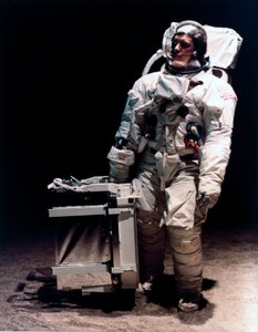 Bemandet rumflyvning, USA, Apollo, General The Apollo Laser Ranging Retro-Reflector af Ferdinand Georg Waldmuller