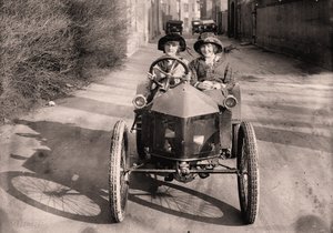 Ude at køre, ca. 1912 (foto) af Frederick (attr. to) Barnard