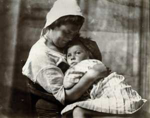 Portræt af en mor og hendes datter, omkring 1900-1905 af Frederick (attr. to) Barnard