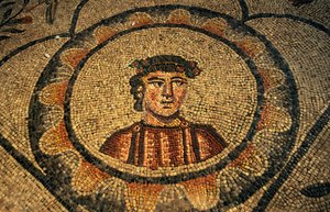 Portræt af donor, gulvmosaik af Basilica of the Assumption of Saint Mary (4. århundrede), Aquileia, Friuli-Venezia Giulia, Italien