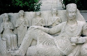 Relief, der forestiller en palmyrisk familie, sandsynligvis ca. 10.-8. århundrede f.Kr. (sten) af Hippolyte Lalaise Devéria