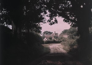 "Summer Dream" Fotografi af Arthur E Morton, medlem af The Society of Colour Photographers, som eksperimenterede med processer og teknikker i det tidlige 20. århundredes farvefotografi. af Frederick (attr. to) Barnard