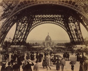 Basen af Eiffeltårnet, Paris Exposition af . .