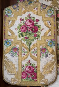 chasubel af et liturgisk ensemble tilbudt af Louis-Philippe 1810 (silke broderet med guld) af . .