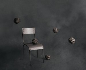 Flydende kurvekugler og stol
