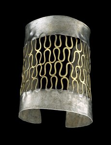 Armbind, 200 BC-400 AD (hamret sølv og filigreret guld) af culture Vicús